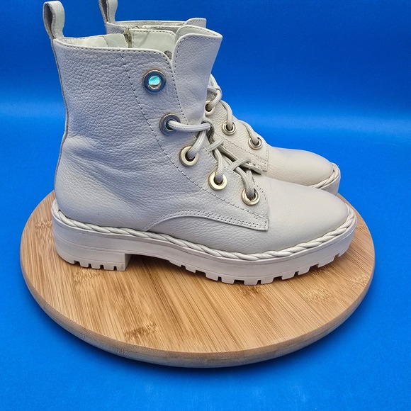 Gianni Bini White Leather Lace Up Combat Boots Ankle Booties Women's Size 7.5 - Picture 1 of 8